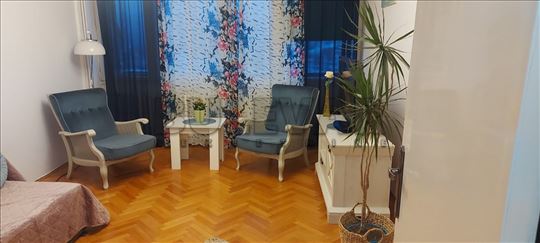 Izdaje se trosoban stan kod Lutkarskog pozorišta,