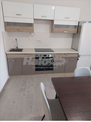 Izdajem stan u loznici centar grada 