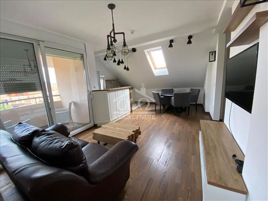 Izdajemo luksuzno opremljen jednoiposoban stan u S