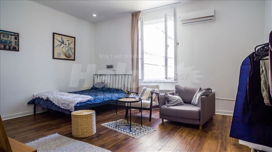 Jednosoban namesten stan, Sarajevska