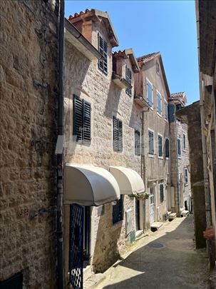 Kamena kuća u starom gradu - Herceg Novi
