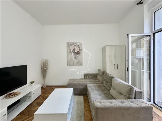 Knez Mihailova, salonac sa prostranom terasom ID#1