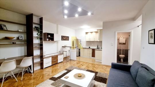 Kompletno namešten jednosoban stan - Centar/spens