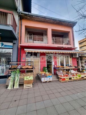 Kuća sa lokalima u centru Ćićevca – odlična za pos
