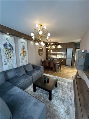 Prodaje se odlican cetvorosoban stan u Erdogliji