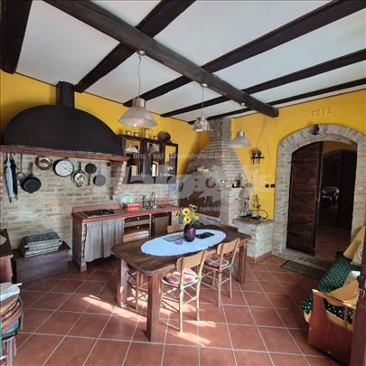 Prodajem etno kuću na selu renoviranu sa okućnicom