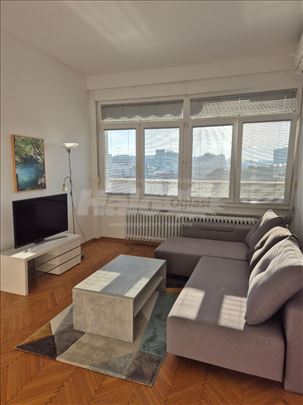 Svetan, miran stan u samom centru Beograda