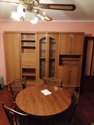 Vitrina za dnevnu sobu