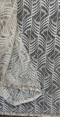 Bež zavesa sa prelepim uzorkom čipke