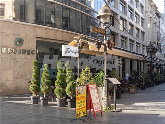 Iznajmljuje se veliki restoran od 1.025 m² sa bašt