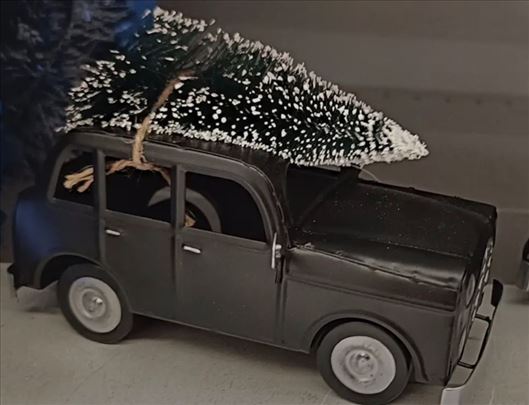 Novogodišnji auto sa jelkom, novo