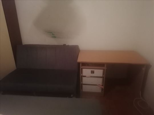 Poklanjam trosed na razvlacenje i sto, preuzimanje