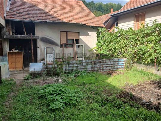 Porodična kuća 77m2, plac 245m2, Gadžin Han