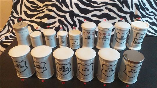 Starinske apotekarske laboratorijske stojnice