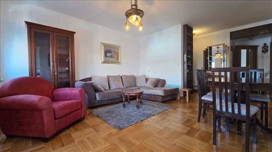 Denkova bašta, 49m2, 2 lođe, odmah useljiv