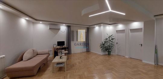 Karaburma četvorosoban luksuzan stan