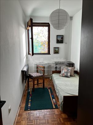 Konjarnik, ugao Ustaničke i Vojislava Ilića