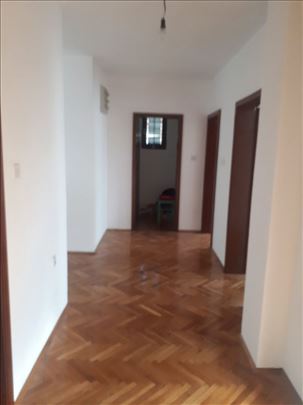 Kuća Ruma-Dobrinci, 323m2, 20 ari, uknj.150.000