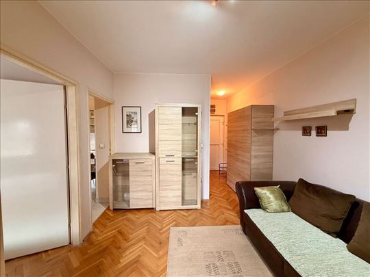 Lep stan, odvojena spavaca soba