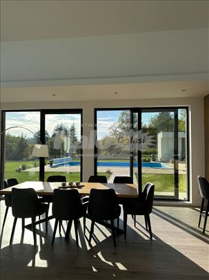 LUX porodična kuća iz snova sa bazenom Avala