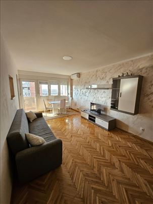 Moderan stan u 45. bloku - svetao, topao i odmah u