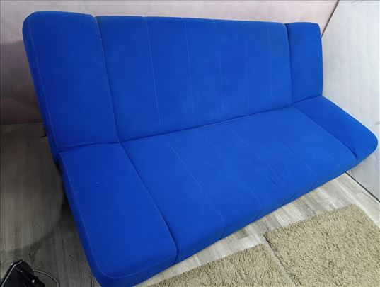 Na prodaju dva ista kreveta crveni i plavi 