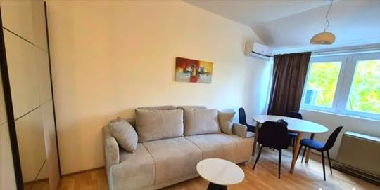 Na prodaju renoviran stan na Bubnju