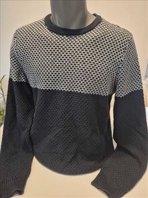 Novi muški džemper C&A odličan kvalitet