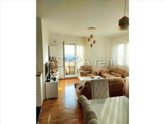 Noviji 3.0 stan, useljiv