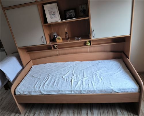 Očuvani dečiji krevet i most orman Kiki Jela