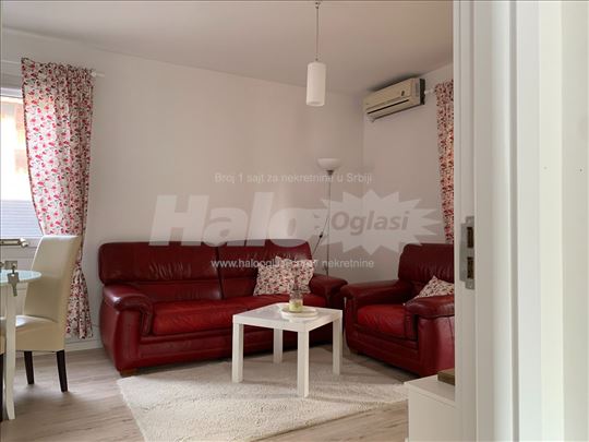 Prizemna kuća, 50m2, Zemun polje