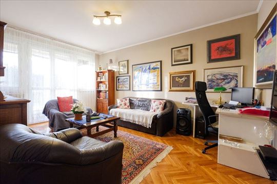 Renoviran,trostrano orjentisan stan na Tesli