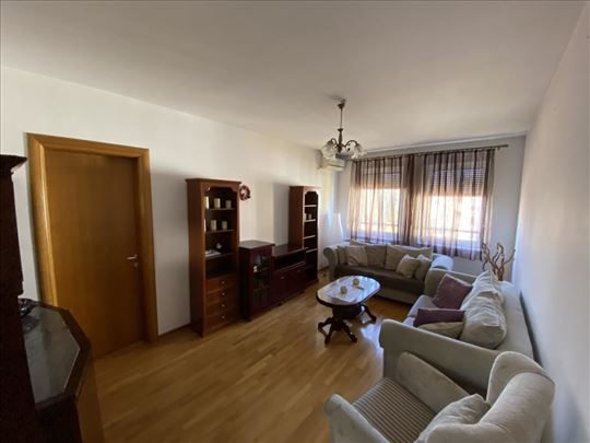 Stan kod Djeram pijace 60m2 - opcija Garaže ID#242