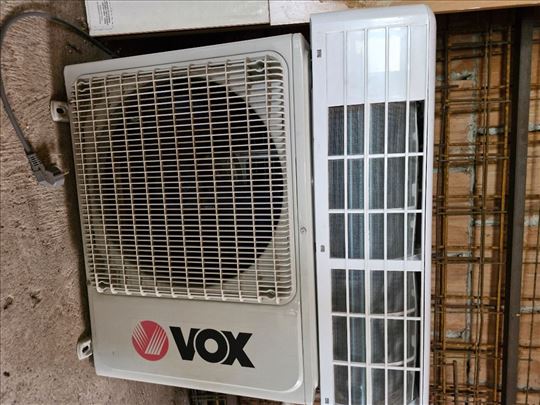 VOX VSA9-12BE standardna klima skoro nova