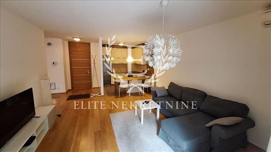 Central garden-Dvosoban lux stan,garaza