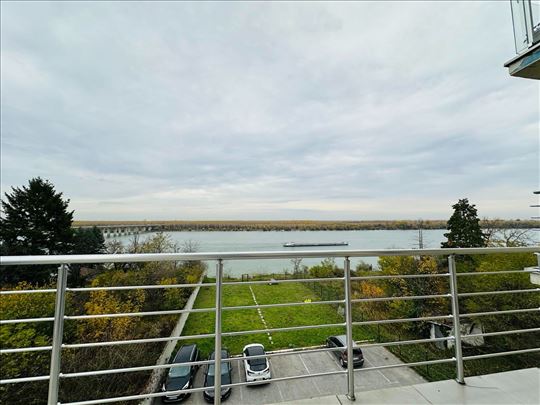 Garsonjera sa fenomenalnim pogledom i terasom