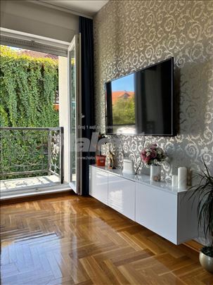 Izdaje se 2.5 Stan na Mirijevskom bulevaru.