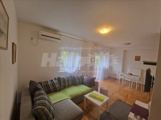 Izdaje se jednoiposoban stan na Karaburmi