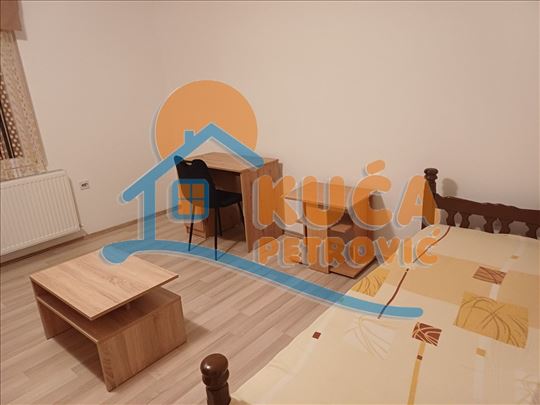 Izdaje se kuća kod Vojnog aerodroma!