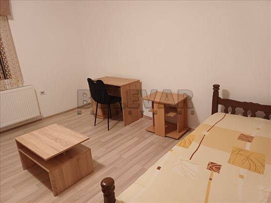 Izdaje se kuća kod Vojnog aerodroma!