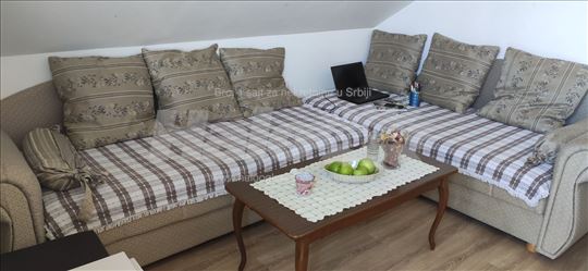 Iznajmljujem dvosoban 54m,Zemun,Altina