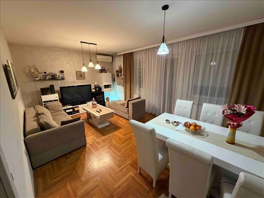 Kompletno namešten! Podbara! Odličan troiposoban!