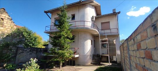 Kuća, Stara Pazova, na glavnom putu