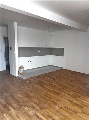 Lep komforan stan u novoj zgradi, Lux