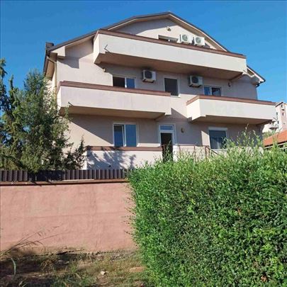 Lep uknjižen stan u Višnjici