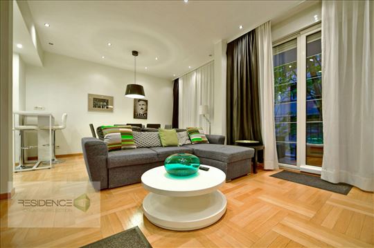 Moderan i prijatan trosoban stan u mirnoj ulici na