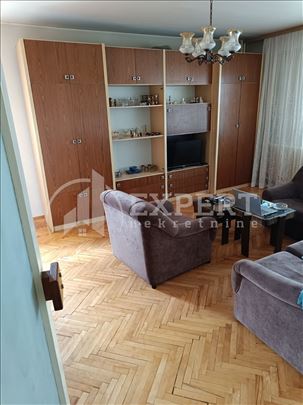 Na prodaju trosobni stan 70m2 u centru Leskovca.