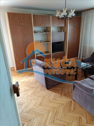 Na prodaju dvoiposobni stan 70m2 u centru Leskovca