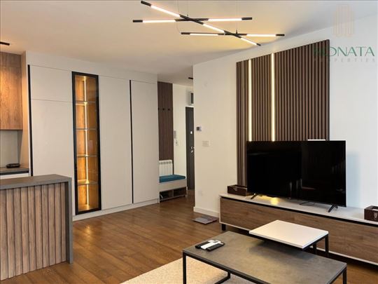 Nov dvosoban stan, lux namešten