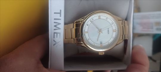 nov Timex sat u kutiji 